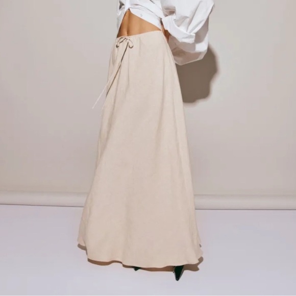 Vrg Girl Elodie Linen Maxi Skirt in Oatmeal (12) - Picture 2 of 4